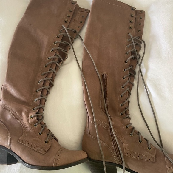 Women's Lace-Up Knee-High Boots - Picture 2 of 6